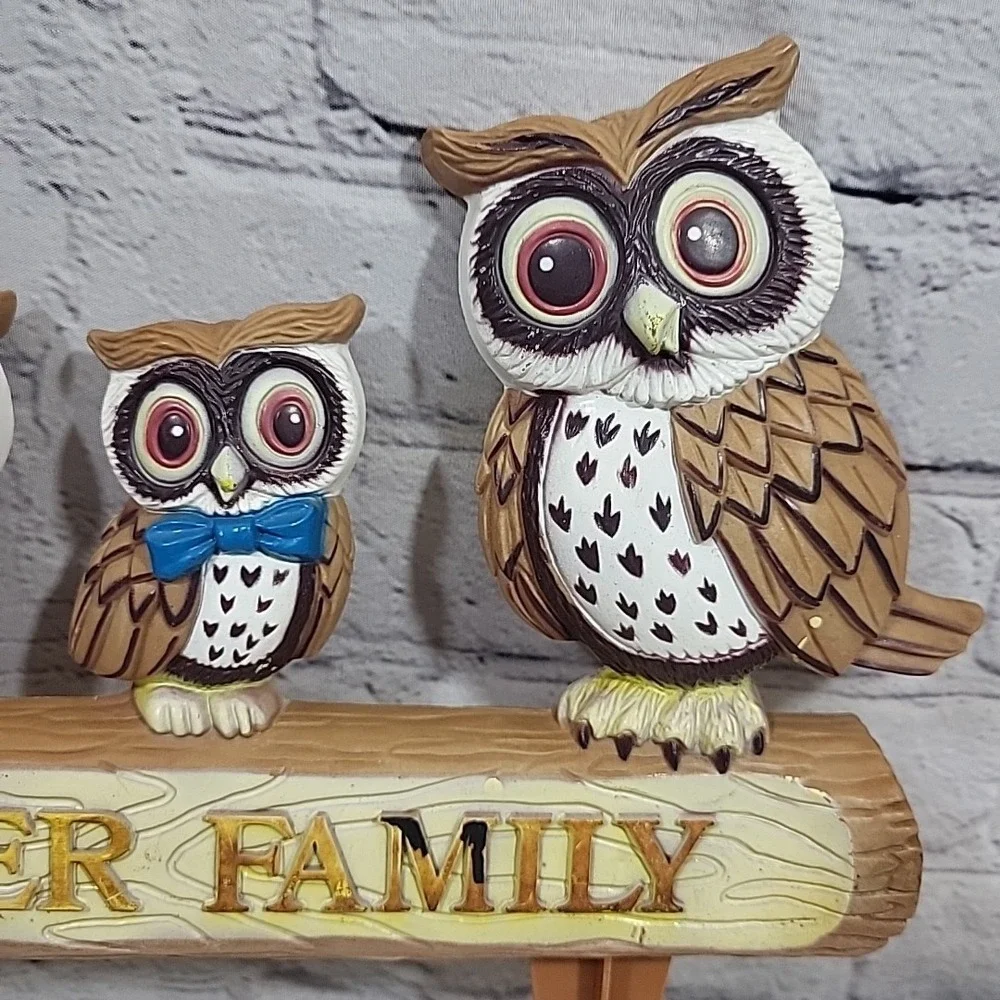 Vintage 80s Garden Spike Sign Hooter Family Owls‎ Plastic Kitschy Rustic Decor
